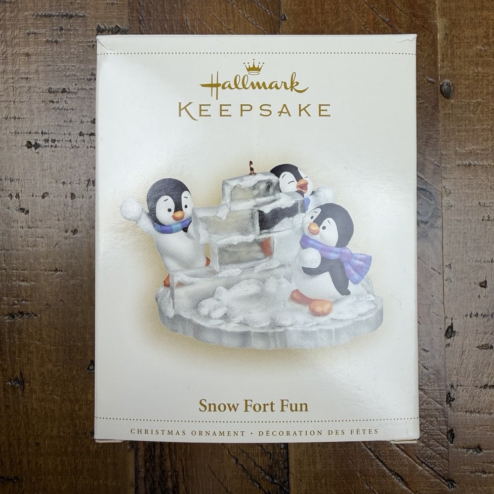 2006 Hallmark Keepsake Ornament "Snow Fort Fun" Penguins Snowball Fight